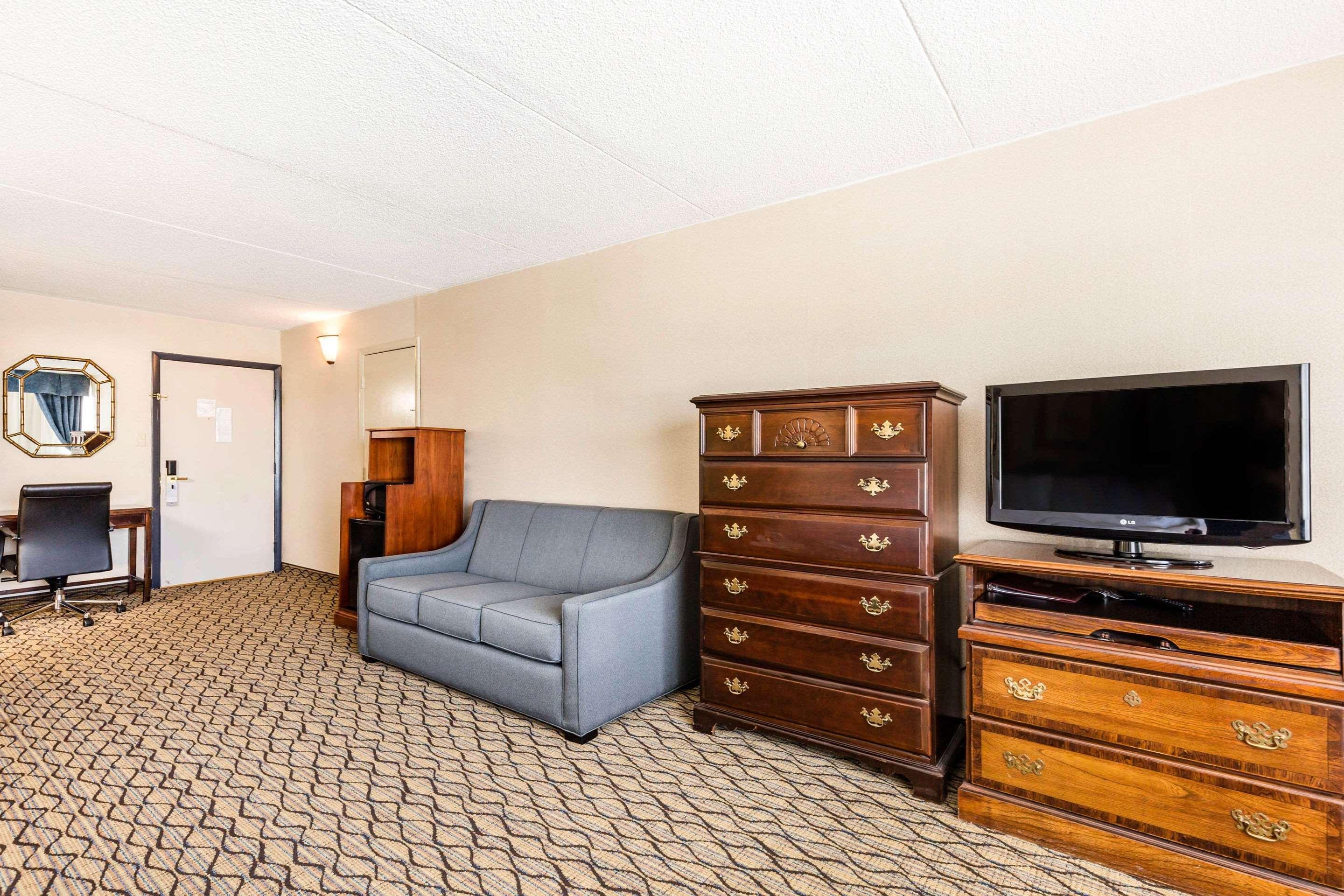 Days Hotel By Wyndham Williamsburg I-64 Exterior photo